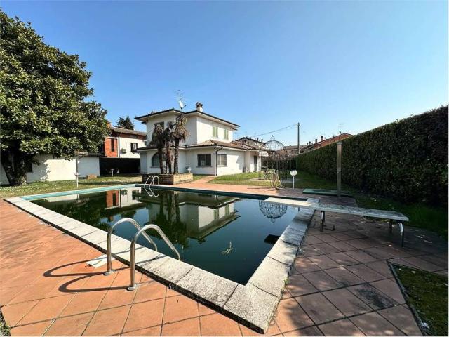 Villa Indipendente in vendita a Truccazzano, Lombardia