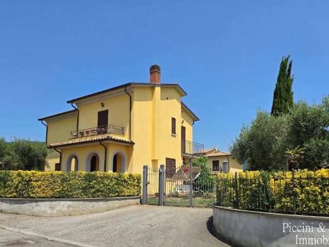 Villa Indipendente in vendita a Tuoro Sul Trasimeno, Umbria