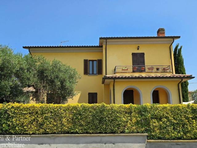 Villa Indipendente in vendita a Tuoro Sul Trasimeno, Umbria