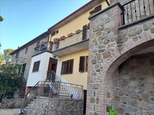 Villa Indipendente in vendita a Tuoro Sul Trasimeno, Umbria