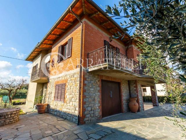 Villa Indipendente in vendita a Tuoro Sul Trasimeno, Umbria