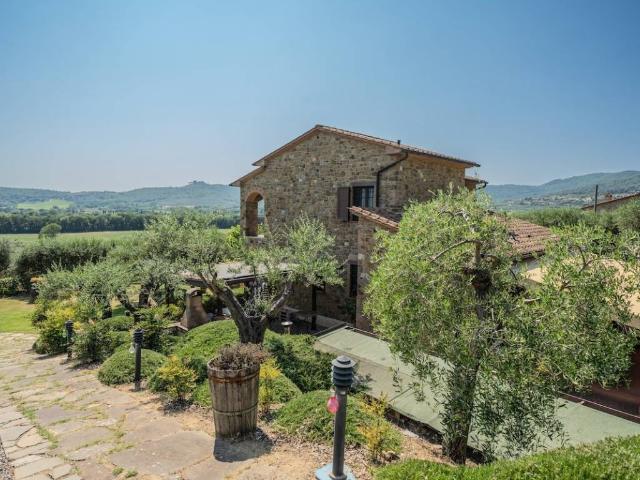 Villa Indipendente in vendita a Tuoro Sul Trasimeno, Umbria
