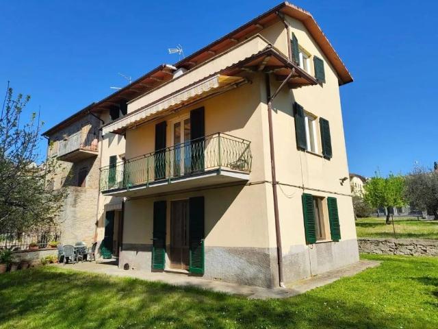 Villa Indipendente in vendita a Tuoro Sul Trasimeno, Umbria
