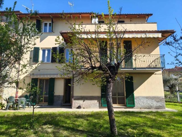 Villa Indipendente in vendita a Tuoro Sul Trasimeno, Umbria