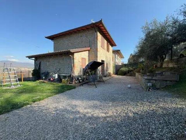 Villa Indipendente in vendita a Tuoro Sul Trasimeno, Umbria