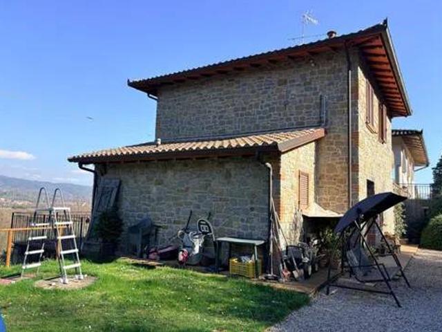 Villa Indipendente in vendita a Tuoro Sul Trasimeno, Umbria