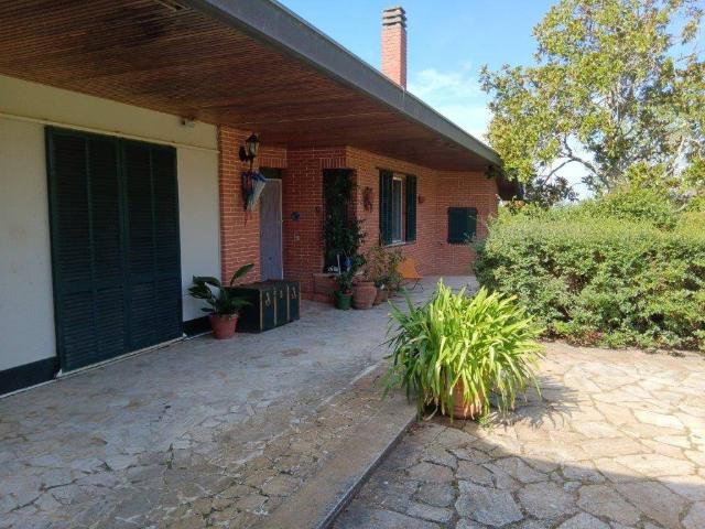 Villa Indipendente in vendita a Tuoro Sul Trasimeno, Umbria