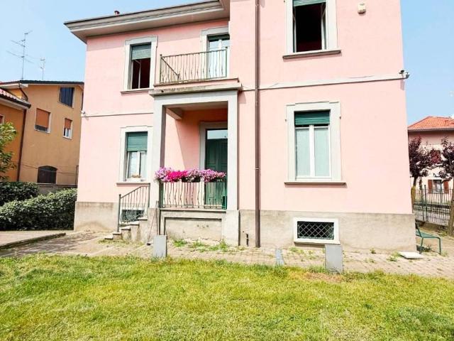 Villa Indipendente in vendita a Turate, Lombardia
