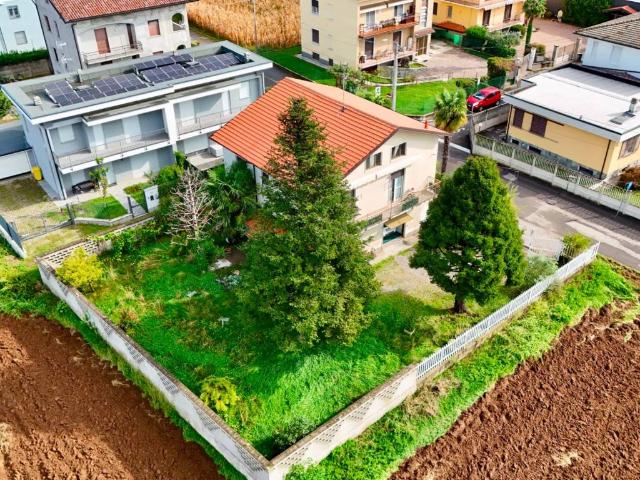 Villa Indipendente in vendita a Turate, Como