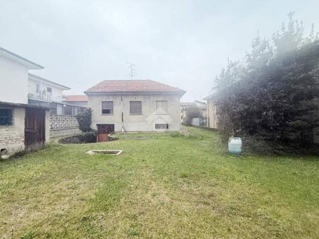 Villa Indipendente in vendita a Turate, Lombardia