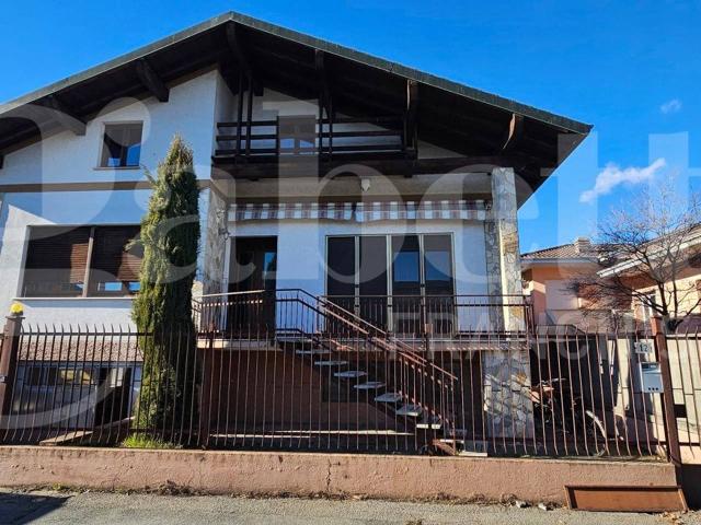 Villa Indipendente in vendita a Turbigo, Milano