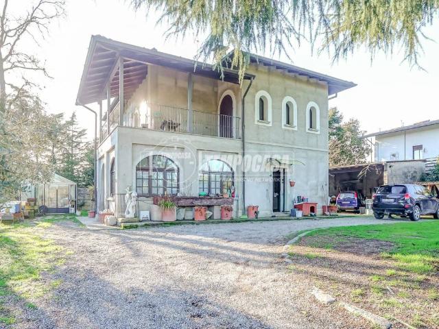 Villa Indipendente in vendita a Montagnone, Turbigo