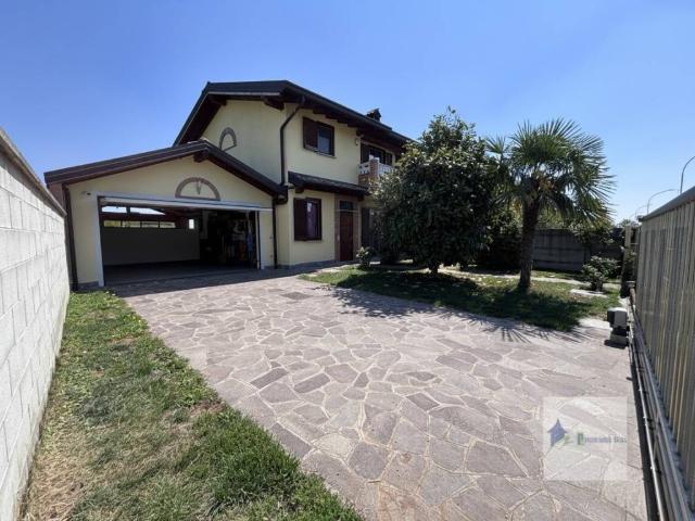 Villa Indipendente in vendita a Turbigo, Lombardia