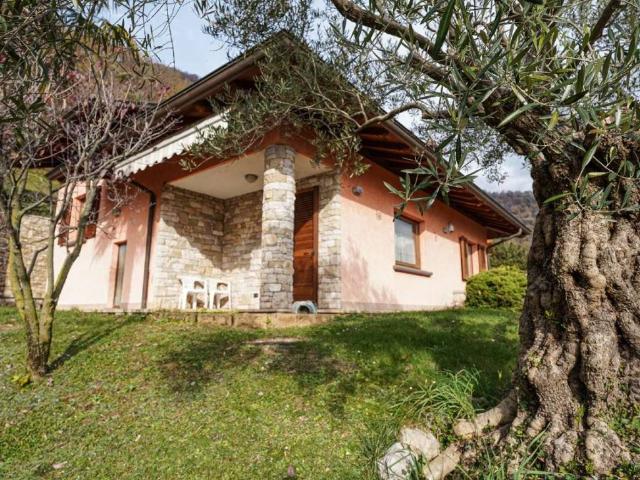Villa Indipendente in vendita a Ubiale Clanezzo, Lombardia
