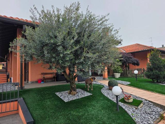 Villa Indipendente in vendita a Uboldo, Lombardia