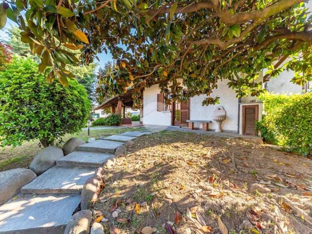 Villa Indipendente in vendita a Uboldo, Lombardia