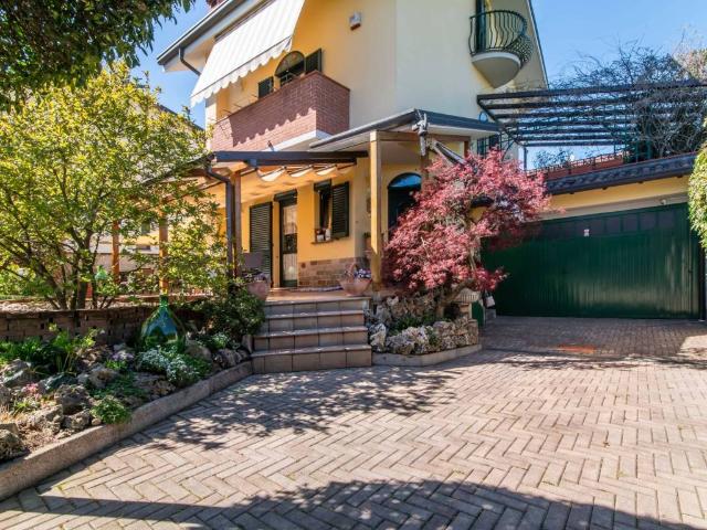 Villa Indipendente in vendita a Uboldo, Lombardia