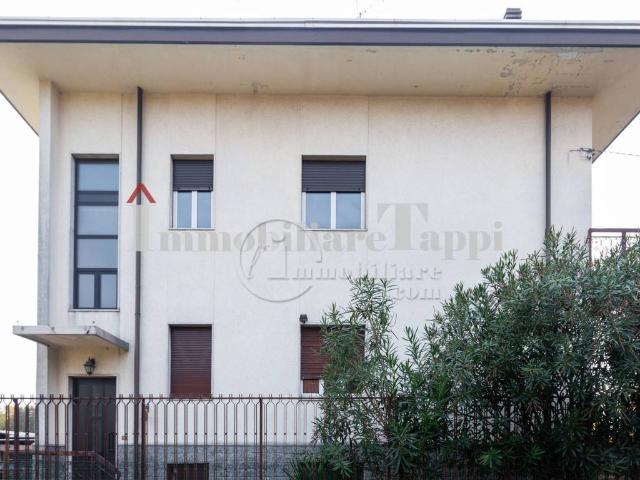 Villa Indipendente in vendita a Uboldo, Lombardia