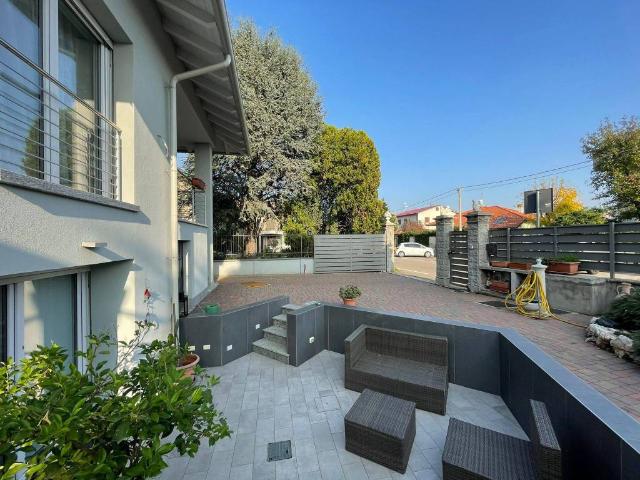 Villa Indipendente in vendita a Uboldo, Lombardia