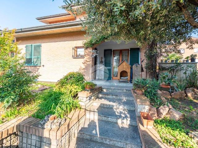 Villa Indipendente in vendita a Uboldo, Lombardia
