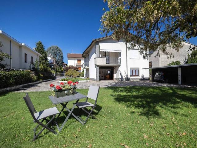 Villa Indipendente in vendita a Uboldo, Lombardia