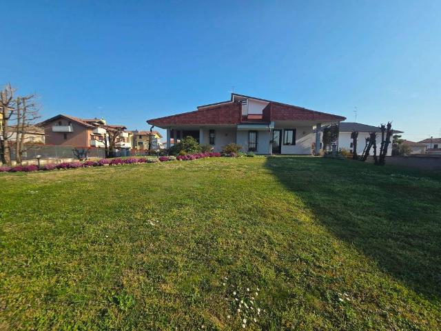 Villa Indipendente in vendita a Uboldo, Lombardia