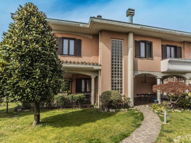 Villa Indipendente in vendita a Uboldo, Lombardia