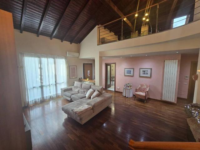 Villa Indipendente in vendita a Uboldo, Lombardia