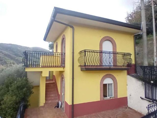 Villa Indipendente in vendita a Ucria, Sicilia