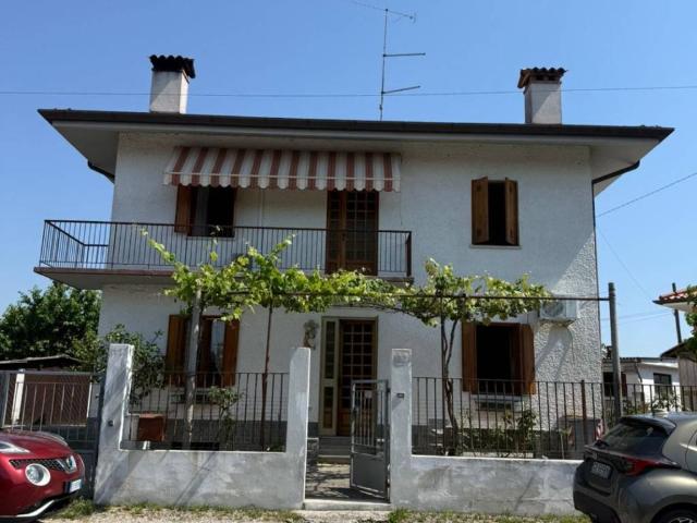 Villa Indipendente in vendita a Rizzi, Reana Del Roiale
