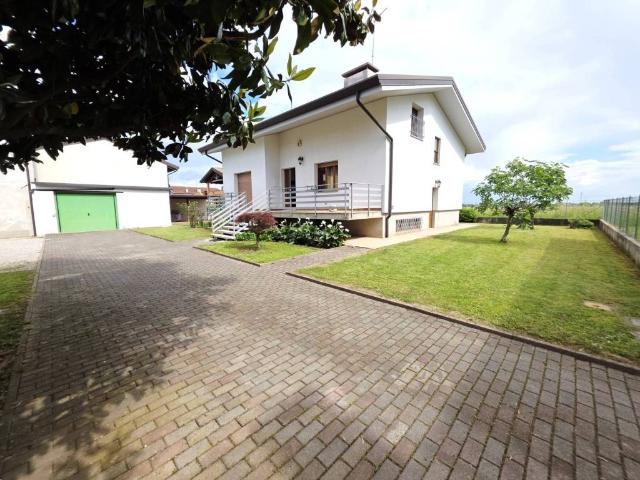 Villa Indipendente in vendita a Reana Del Roiale, Friuli-Venezia Giulia