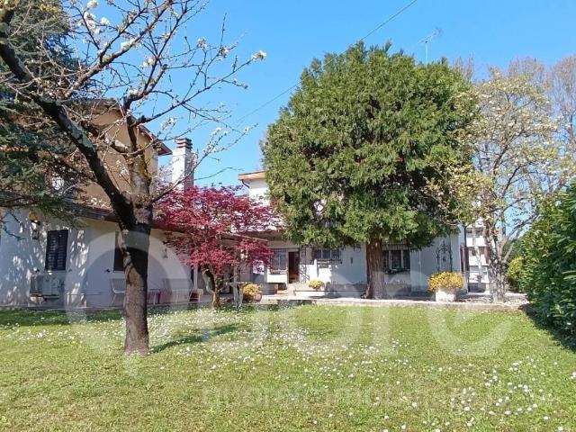 Villa Indipendente in vendita a Cormôr Basso, Reana Del Roiale