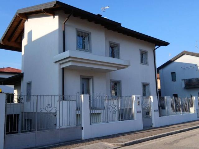 Villa Indipendente in vendita a Borgo Pracchiuso, Reana Del Roiale
