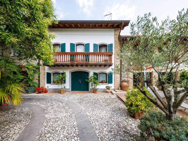 Villa Indipendente in vendita a Paparotti, Reana Del Roiale