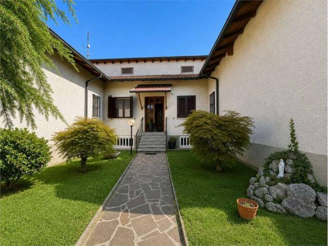 Villa Indipendente in vendita a Urago d'Oglio, Brescia