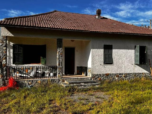 Villa Indipendente in vendita a Urbe, Olba