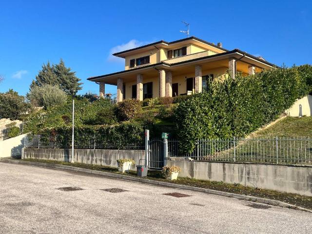 Villa Indipendente in vendita a La Torre, Marche
