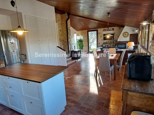 Villa Indipendente in vendita a San Donato, Marche
