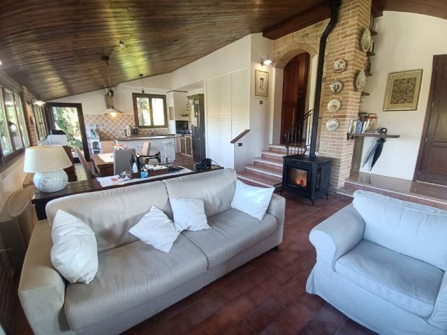 Villa Indipendente in vendita a La Torre, Marche