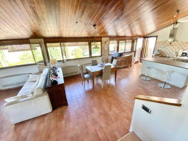 Villa Indipendente in vendita a La Torre, Marche