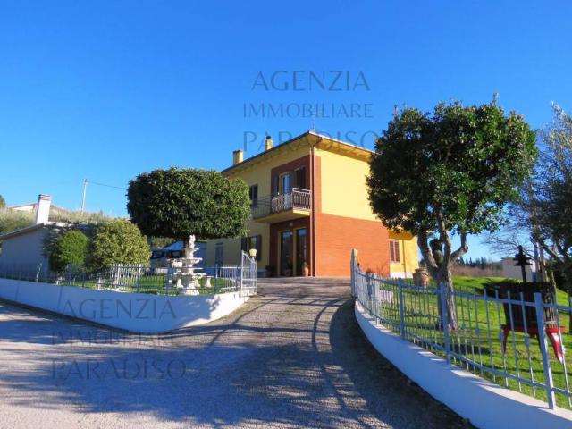 Villa Indipendente in vendita a La Torre, Marche