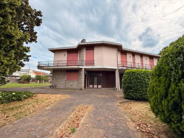 Villa Indipendente in vendita a Urgnano, Bergamo
