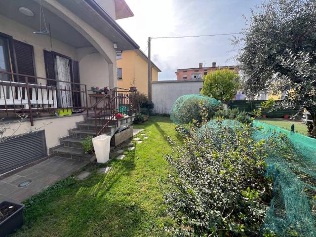 Villa Indipendente in vendita a Urgnano, Lombardia