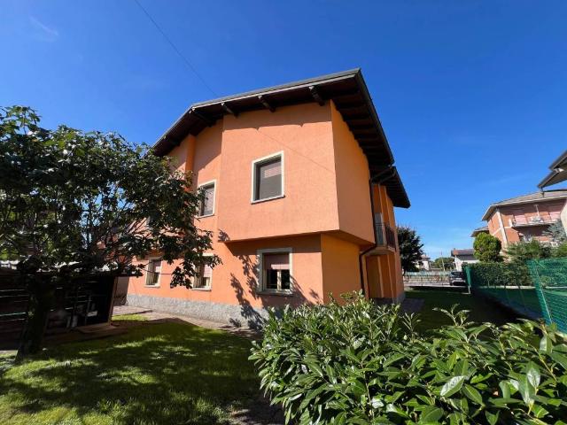 Villa Indipendente in vendita a Urgnano, Lombardia