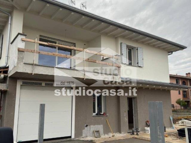 Villa Indipendente in vendita a Urgnano, Lombardia