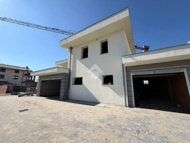 Villa Indipendente in vendita a Urgnano, Lombardia
