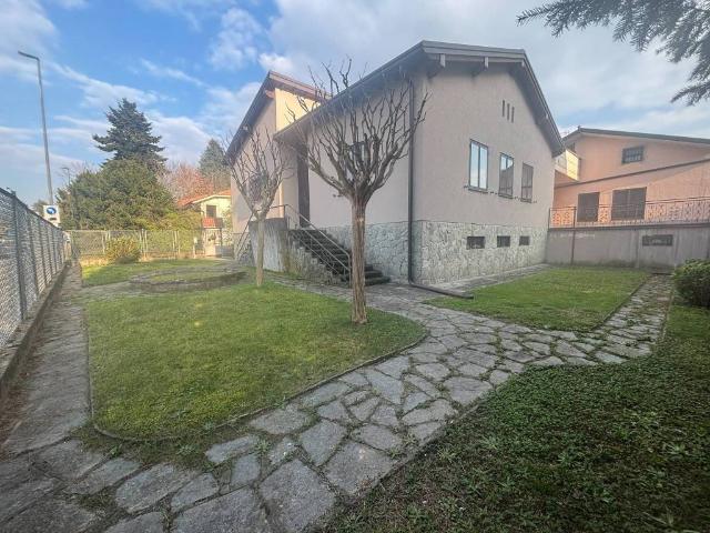 Villa Indipendente in vendita a Usmate Velate, Usmate