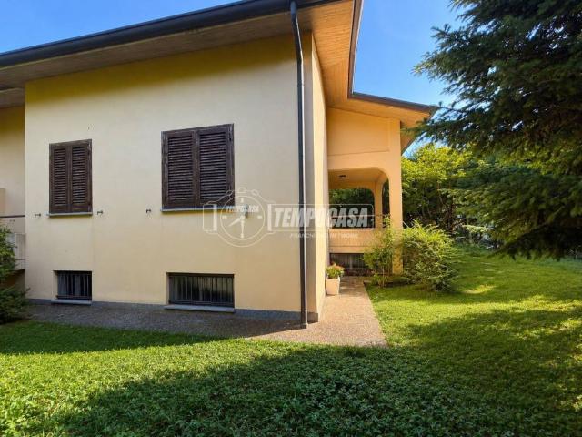 Villa Indipendente in vendita a Usmate Velate, Lombardia