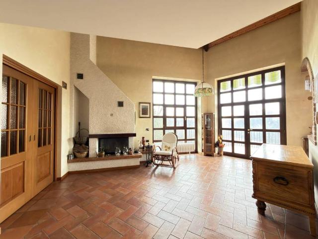 Villa Indipendente in vendita a Usmate Velate, Usmate