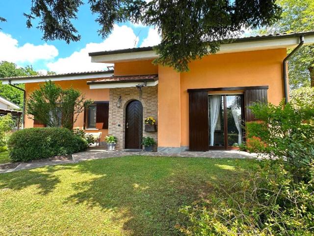 Villa Indipendente in vendita a Usmate Velate, Lombardia